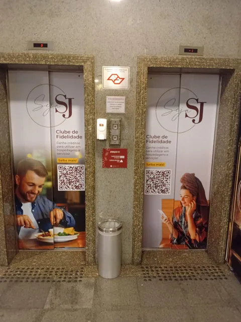 Adesivação de elevadores