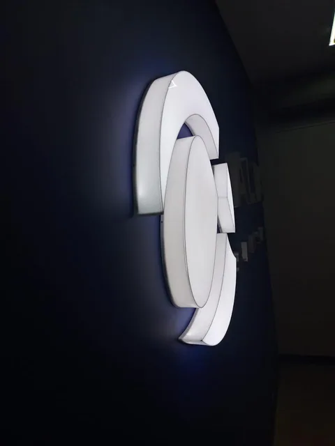 Detalhe de perfil da identificação Alfa Sense