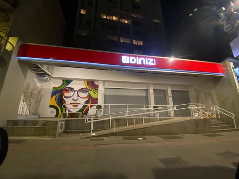 Ótica Diniz: fachada e identidade