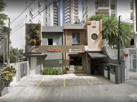 Fachada e identificação comercial