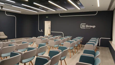 Gi Group: identidade no auditório