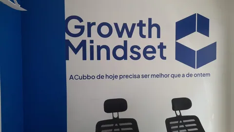 Mensagem de marca na parede