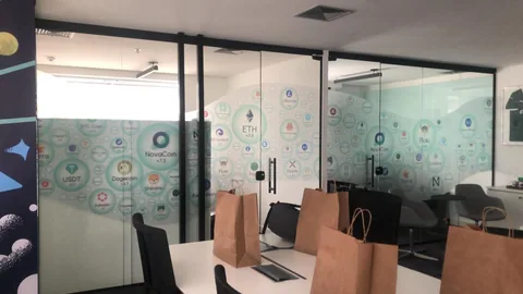 Marcas e grafismos em vidro
