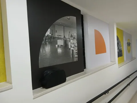 Memórias e cores no corredor