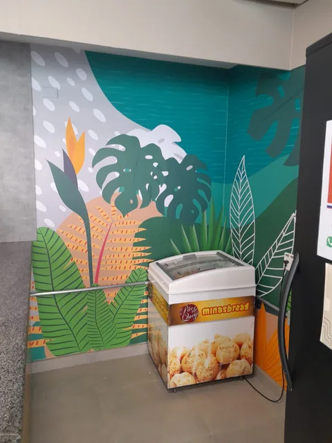 Grafismos tropicais no ambiente