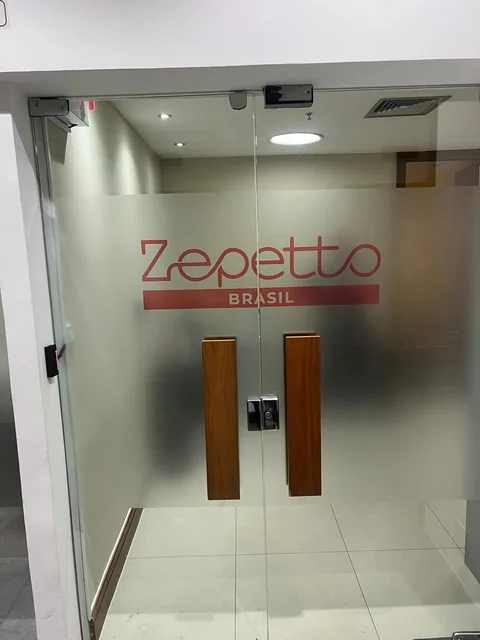 Identificação visual em porta de vidro
